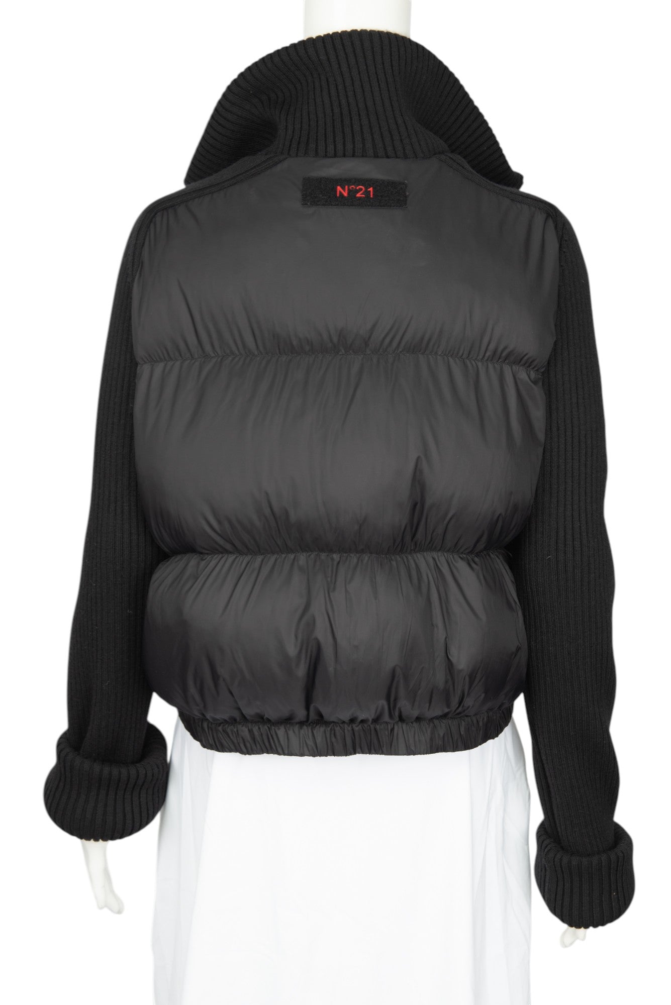 N°21 Black Ribbed-Sleeve Logo Puffer Jacket Coat Size XL